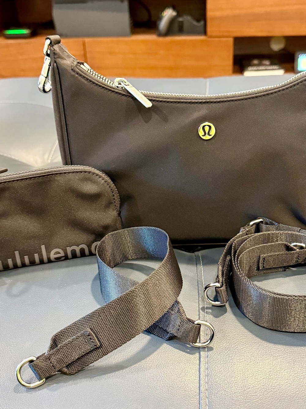 lululemon City Essentials Shoulder OR Crossbody Bag 3L and Clippable Card Pouch - Picture 3 of 8